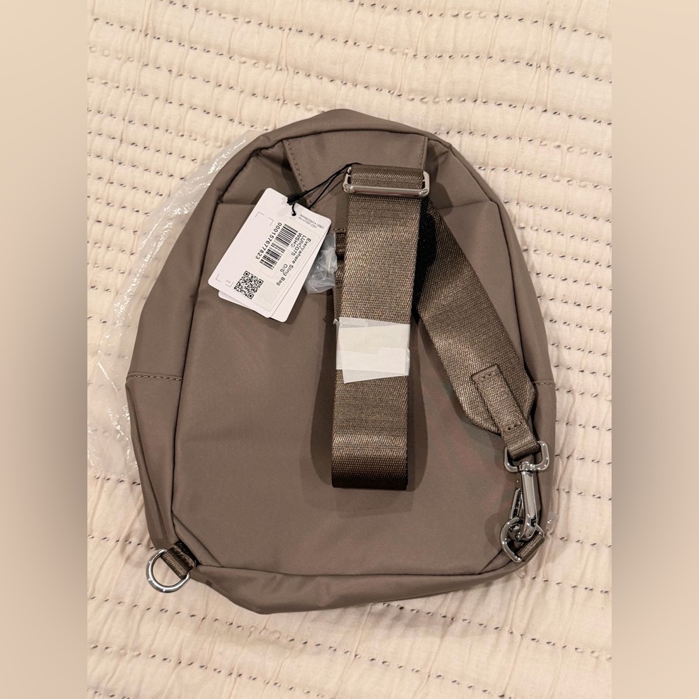 Lululemon Everywhere Sling Bag 4.2L- Warm Ash Grey - Picture 3 of 9